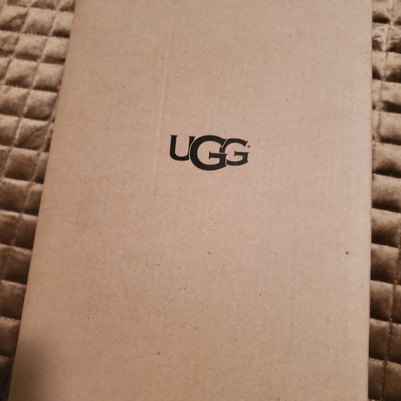 UGG - Picture 5 of 5